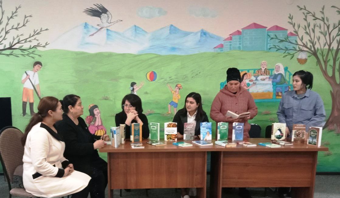 "Kitobxon onalar kuni" loyihasi doirasida "Kitob xazina, bilim boylik" shiori ostida tadbir oʻtkazildi.