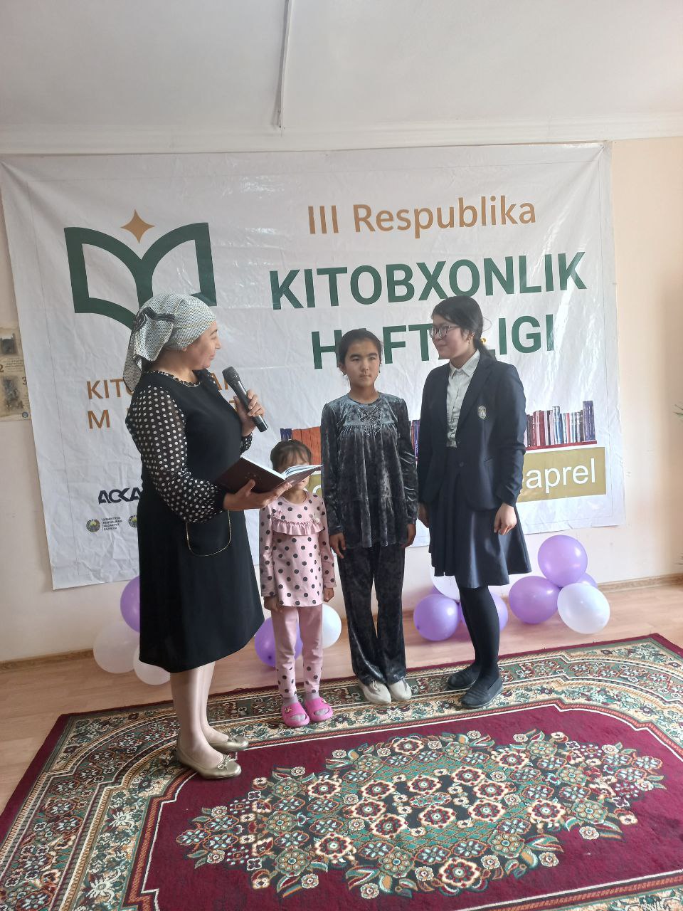 "Kitobxonlik haftaligi" doirasida "Eng yaxshi kitobxon ona-bola"  ko‘rik-tanlovi o‘tkazildi.
