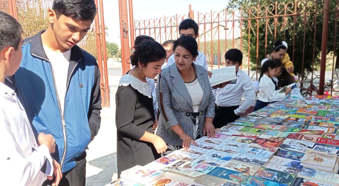 “Kitobsevar millat” shiori ostida kitob savdo-yarmarkasi, kitob festivallari bo’lib  o’tdi.