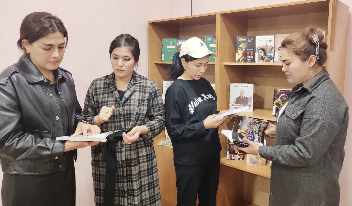 Yangi adabiyotlar ko'rgazmasi hamda sharhi tashkil etildi.
