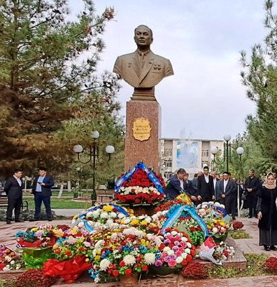 Sharof Rashidov tumani xiyobonida Sharof  Rashidov      tavalludining    106 yilligi munosabati bilan tadbir o‘tkazildi.