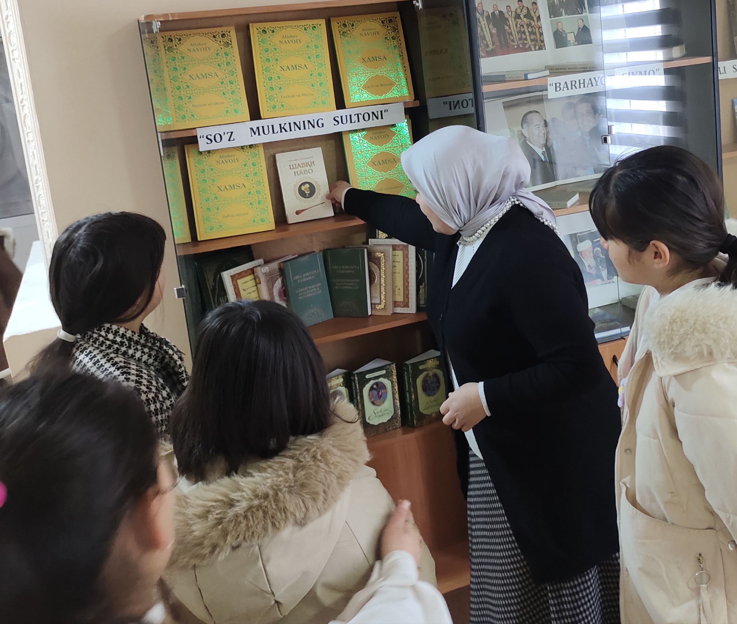 Kitoblar koʻrgazmasi    Sōz  mulkining  sultoni Mir Alisher Navoiy