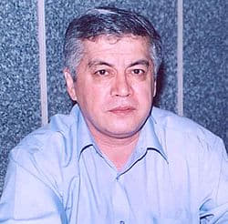 #Bugun            Xurshid Davron asl ismi: Davronov Xurshid, 1952-yil 20-yanvarda Samarqand shahri yaqinidagi Chordara qishlogʻida tugʻilgan.