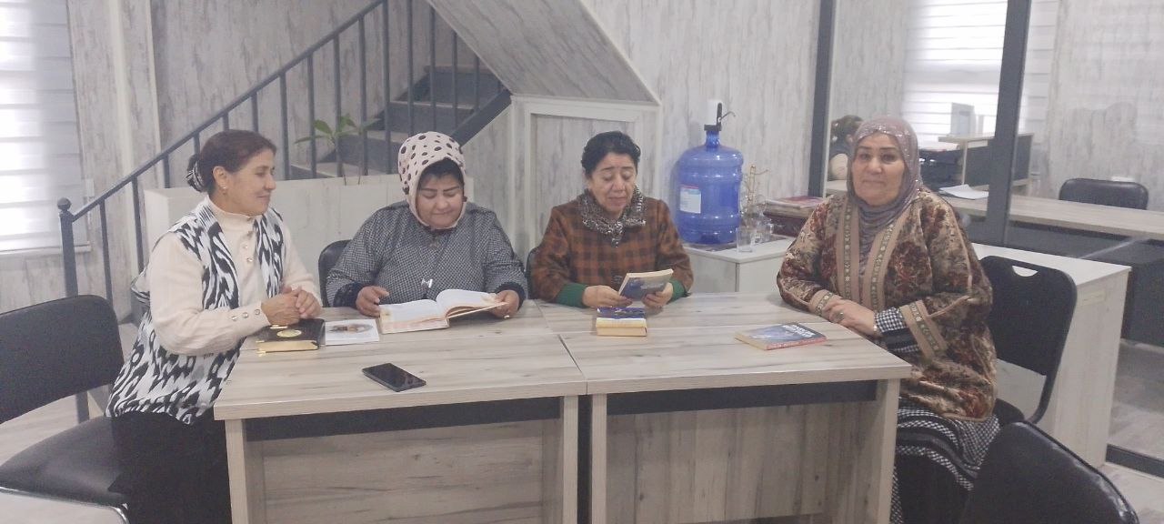 “Jaholatga qarshi – ma’rifat” nomli kitobxon buvijonlar ishtirokida davra suhbati tashkil etildi.