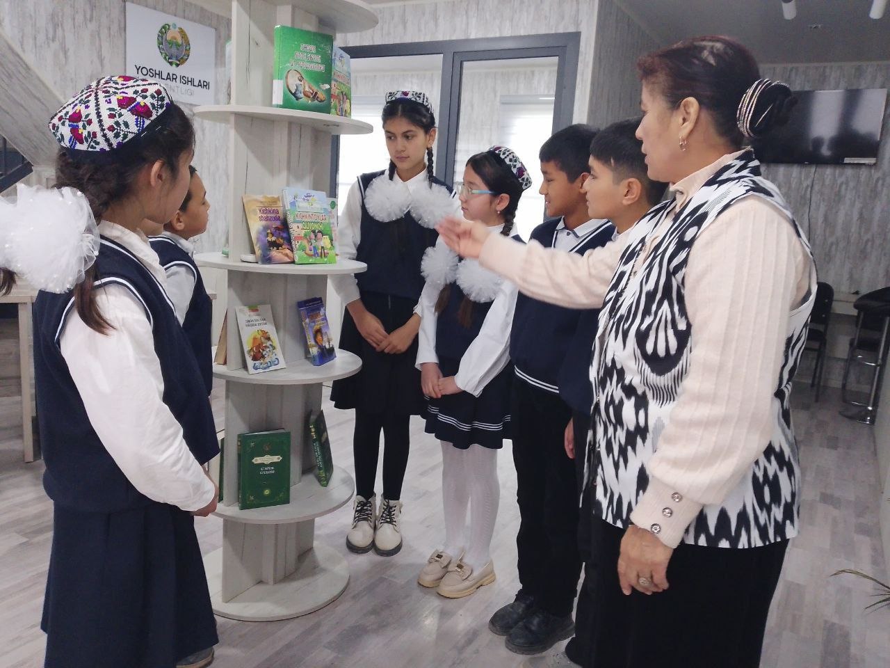  Yoshlar kutubxonasiga sayohat tashkil etildi.