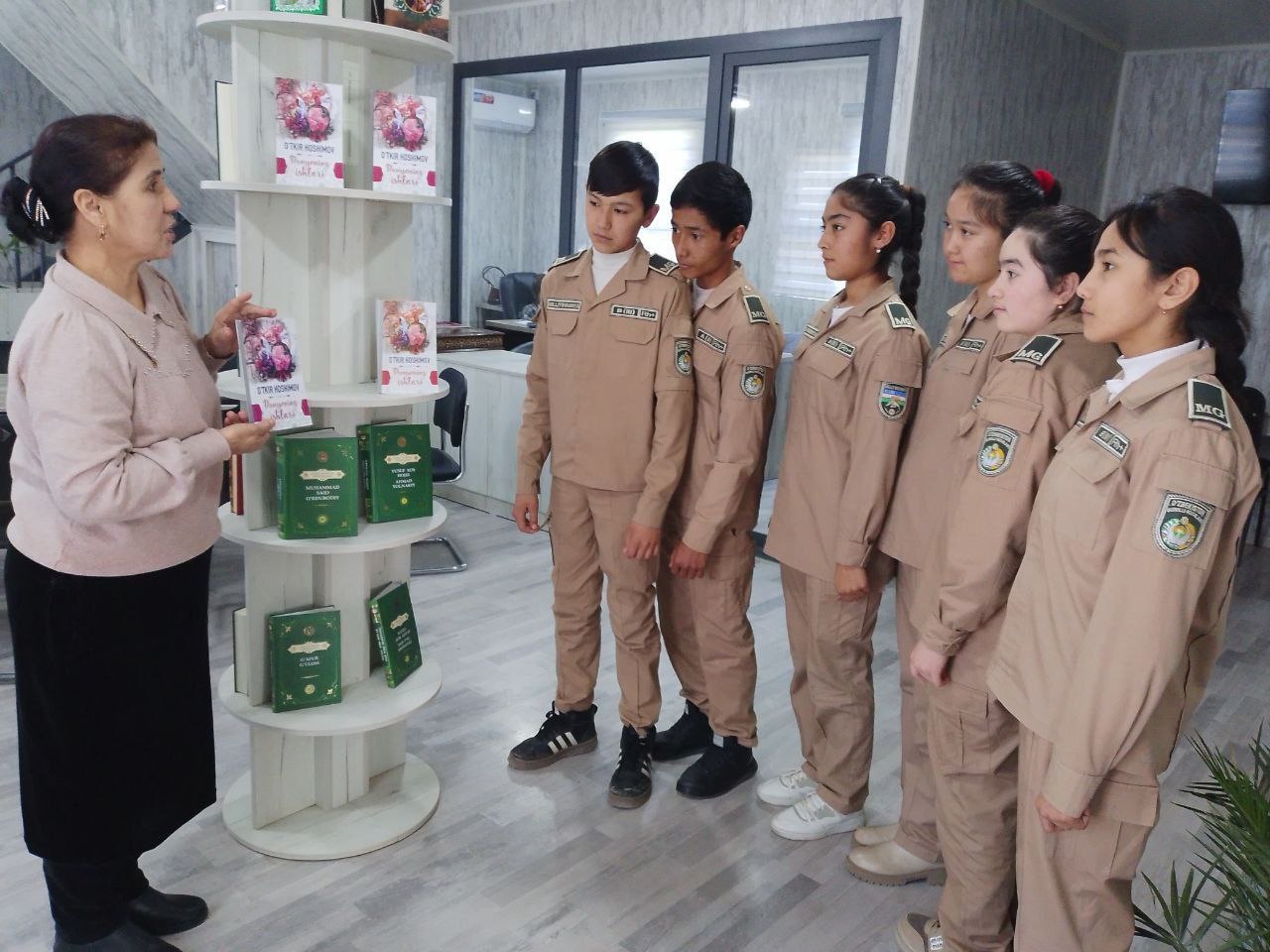 Kutubxonaga sayohat.