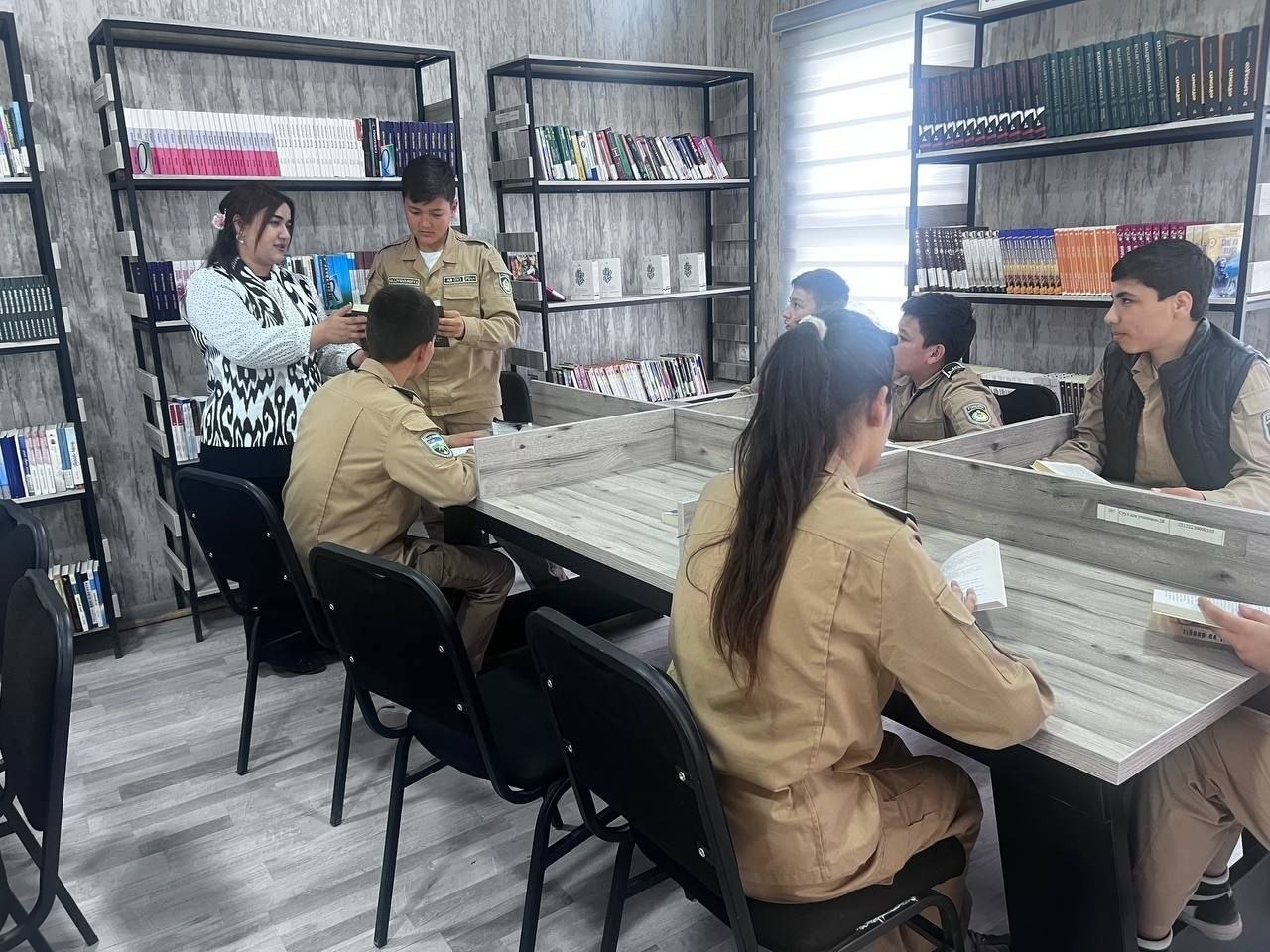 “Temuriylar davri – ilm va madaniyat yuksalishi” mavzusida davra suhbati tashkil etildi.