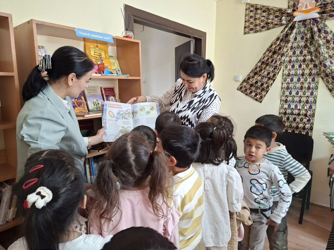 Kutubxonada sayohat tashkil etildi.