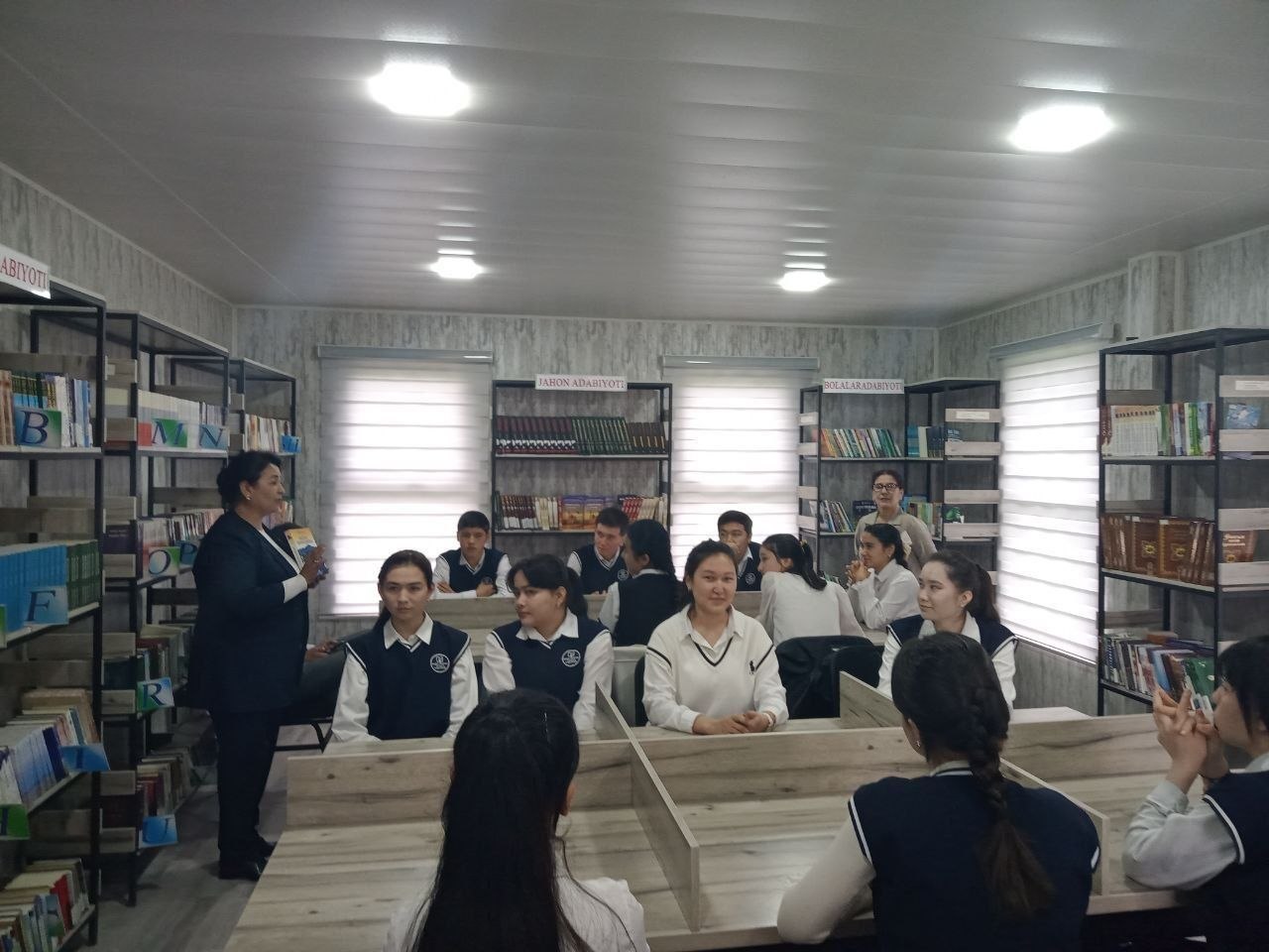 "Kitob tilsiz murabbiy"mavzusida davra suhbati o‘tkazildi.