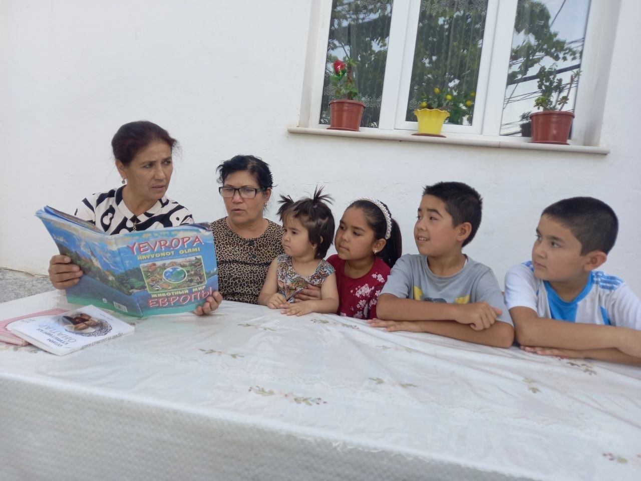 "Kitob bilim bulog‘i" mavzusida davra suhbati oʻtkazildi.