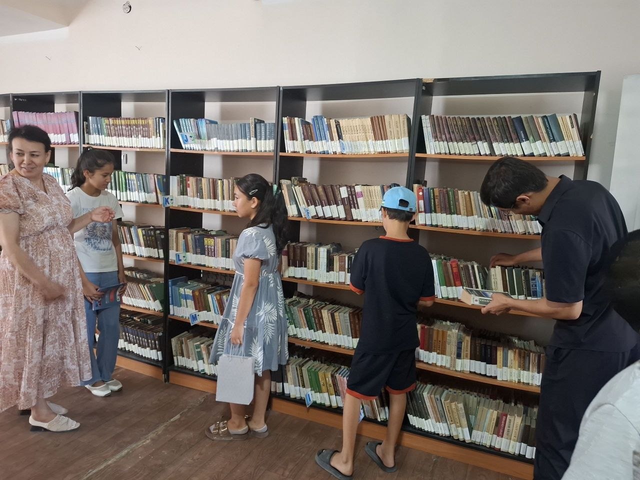 "Kutubxona-bilim va ma'rifat maskani" nomli sayohat tashkil etildi.