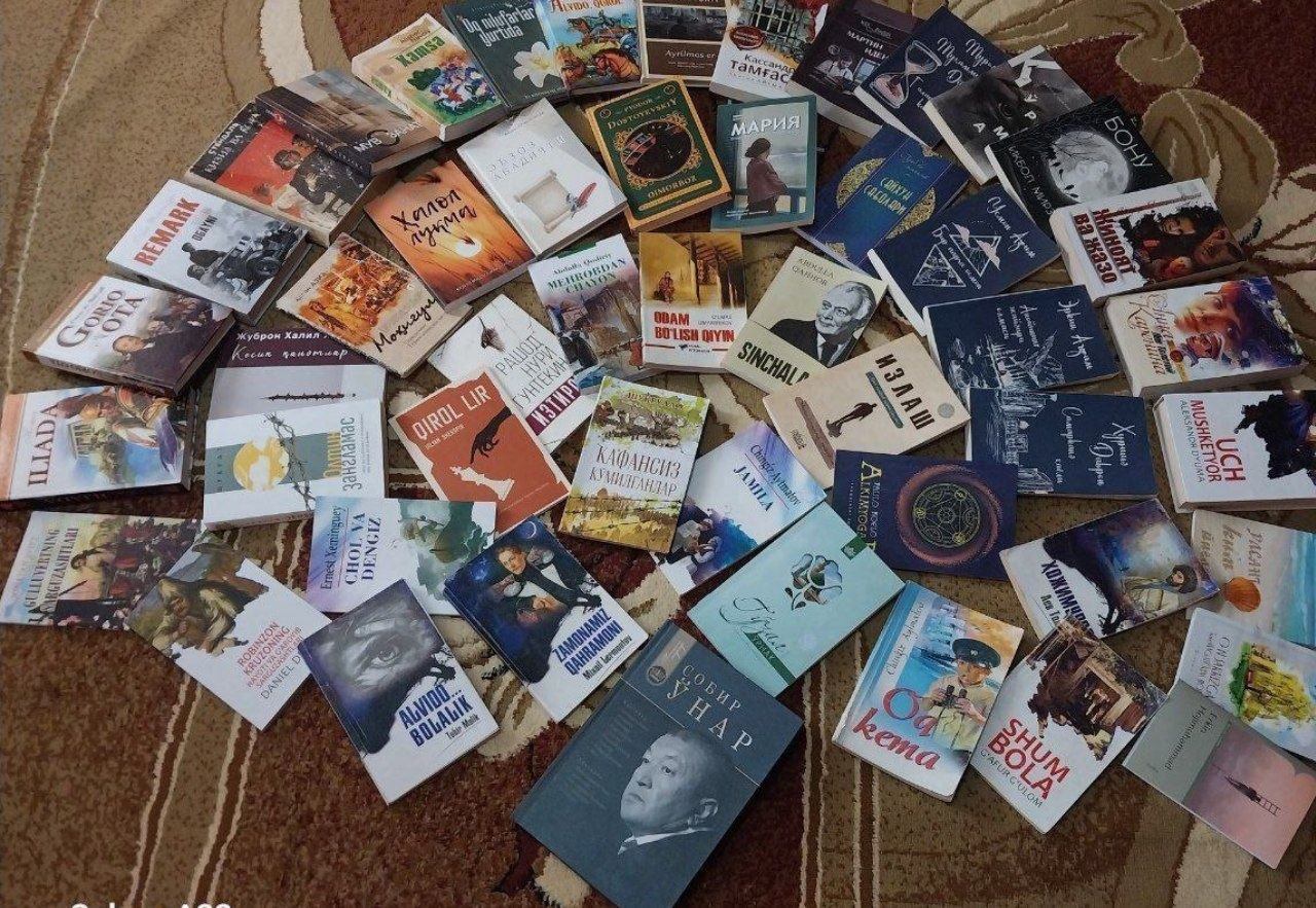 Kitoblar qalbni yoritadi, insonni yuksaklikka ko’taradi va kuchiga-kuch qo’shadi, unda eng yaxshi orzu-istaklarni uyg’otadi, aqlni charxlaydi va yurakni yumshatadi.  