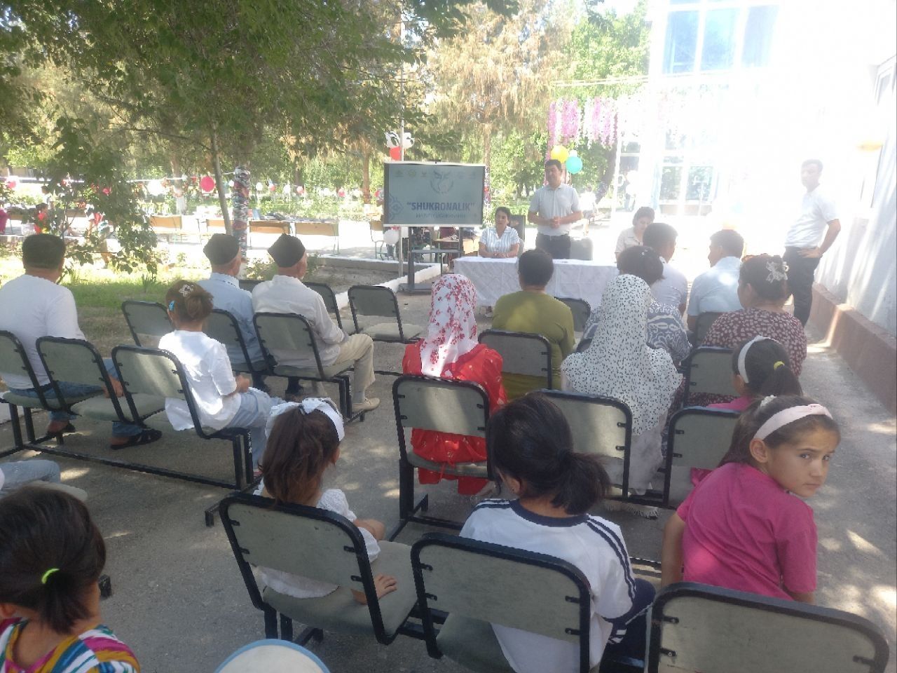 "Kitobxonlik madaniyatini oshirish maqsadida" davra suhbati o'tkazildi. 