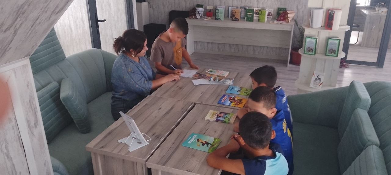  “Yoz, kitob va men” mavzusida davra suhbati bo‘lib o‘tdi.