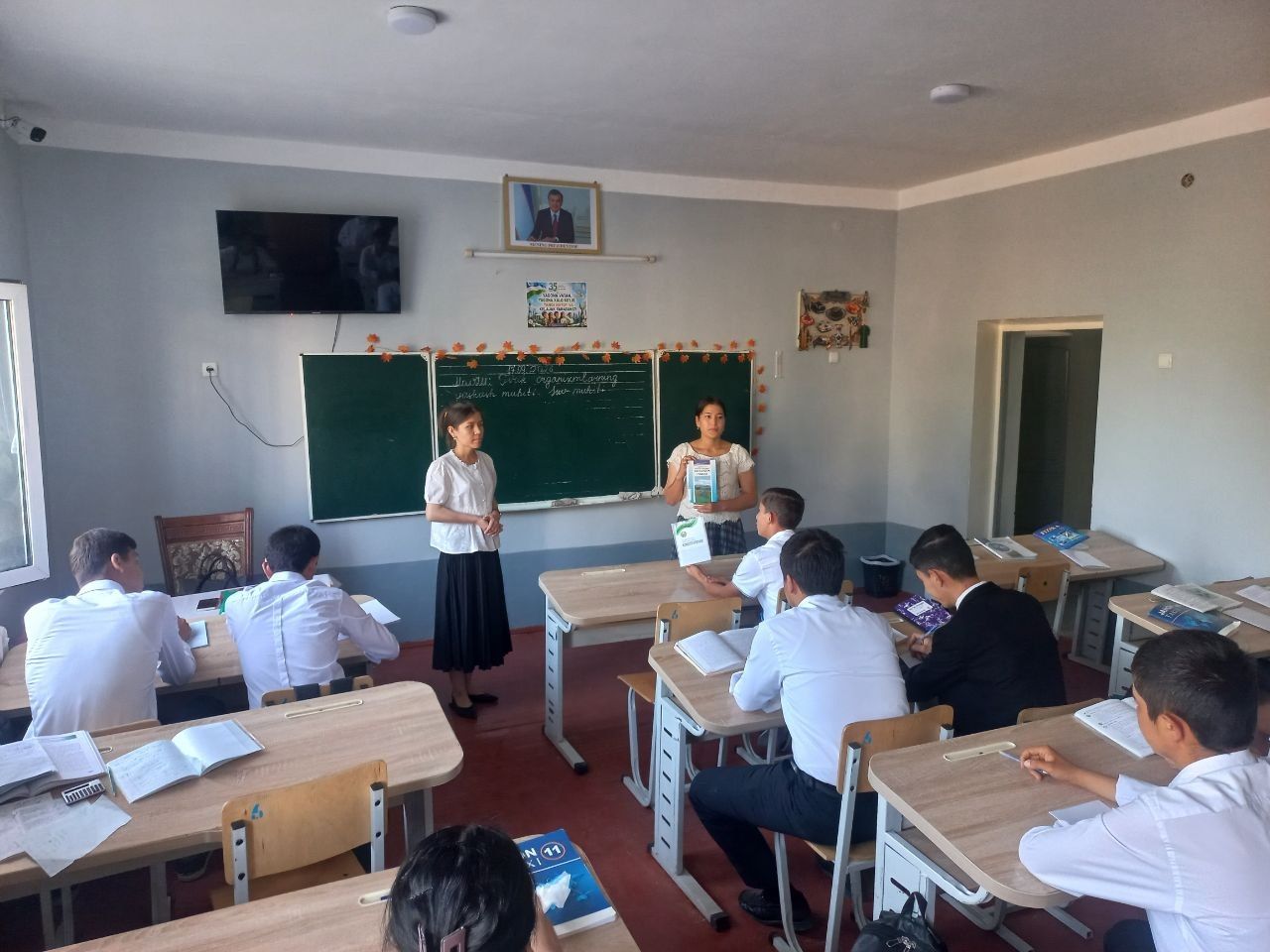 "O'z huquqingni bilish - o'zligingni anglashdir" mavzusida davra suhbati o'tkazildi.