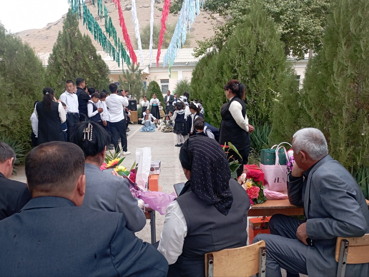 "1-oktyabr — O‘qituvchi va murabbiylar kuni munosabati" bilan  "Ustoz - otangdek ulug' " mavzusida bayram tadbiri o‘tkazildi.