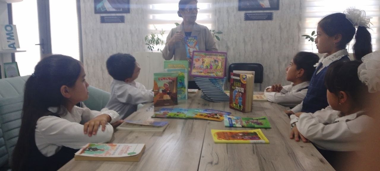 “Sirli tush” ertagida insonning o‘z orzu-niyatlari yo‘lidagi intilishi, sabr-toqati va donoligi ramziy ma’noda juda chiroyli tasvirlangani qayd etilgan.