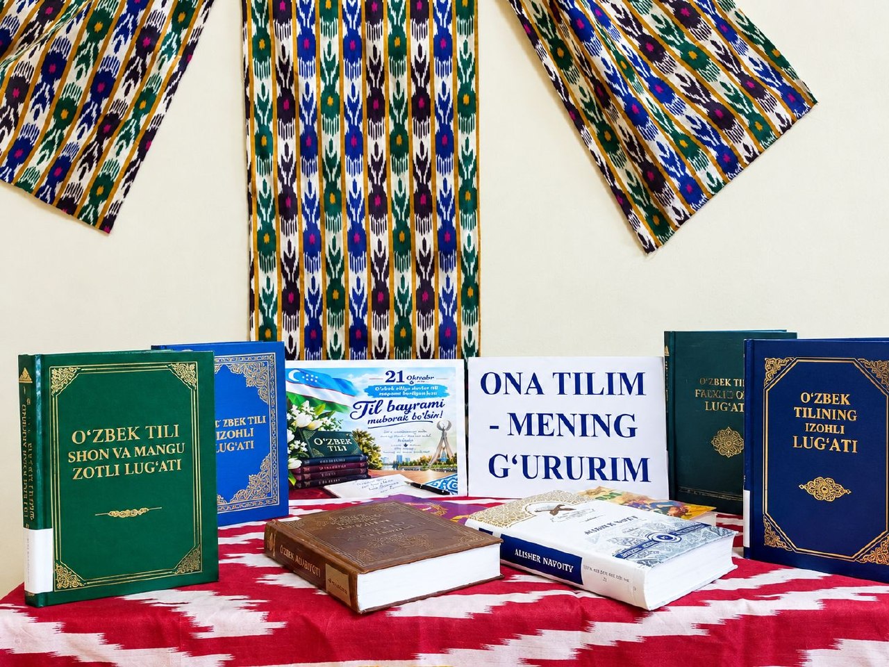 “Ona tilim — mening g‘ururim” nomli kitob ko‘rgazmasi tashkil etildi.